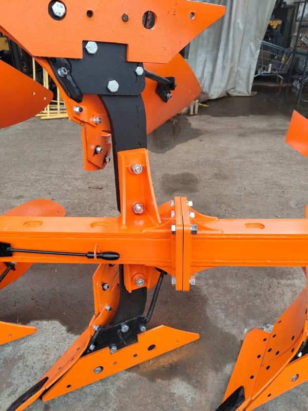 Плуг навесной оборотный 3/35+1 купить в Тамбове – «БДН-АгроКубань», 7