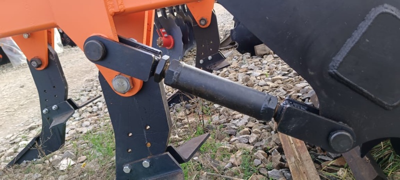 Плуг чизельный ПЧН 1,6 с планчатым катком купить в Тамбове – «БДН-АгроКубань», 3