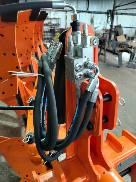 Плуг навесной оборотный 3/35+1 купить в Тамбове – «БДН-АгроКубань», 3