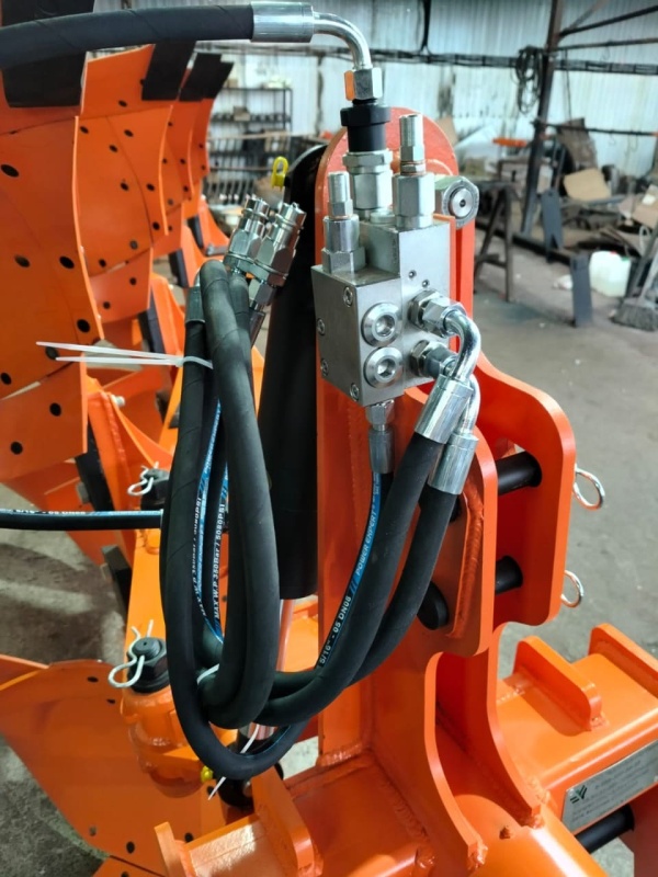 Плуг навесной оборотный 3/35+1 купить в Тамбове – «БДН-АгроКубань», 3